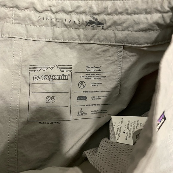 Patagonia Wavefarer Hybrid Walk Shorts size 28” W NWT - Picture 3 of 7